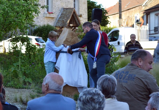 Dévoilement de la stèle