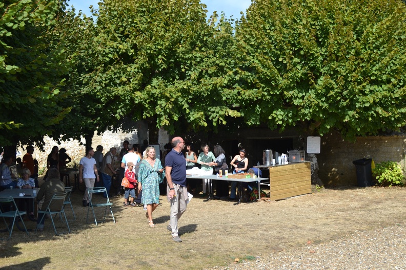 brocante_montjavoult_02.jpg