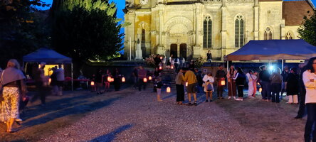 Début de la marche aux flambeaux