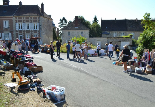 Brocante Montjavoult