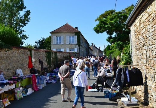 Brocante Montjavoult