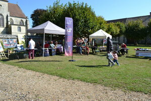 Brocante Montjavoult, stands associations