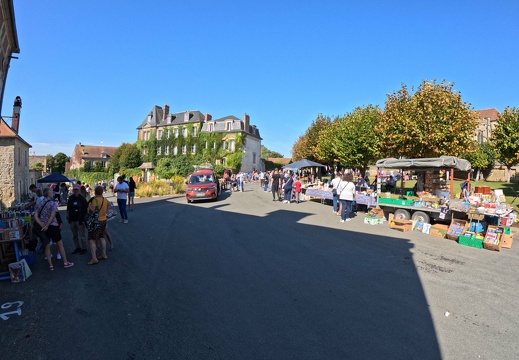 Brocante Montjavoult